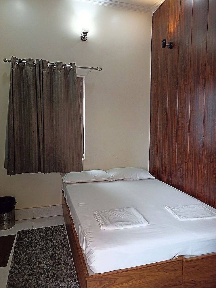 Alka Hotel Varanasi Alka AC Room 7