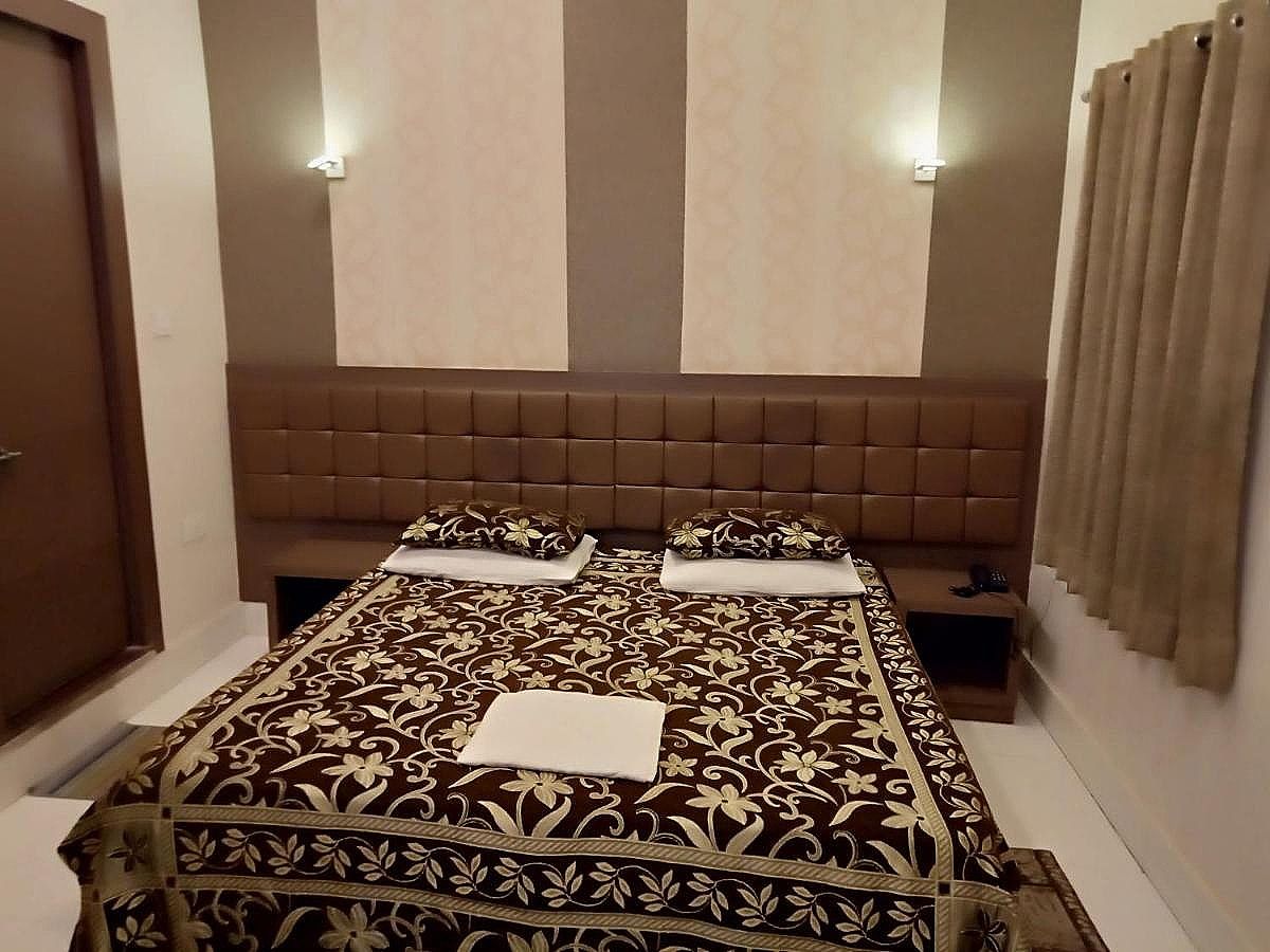 Alka Hotel Varanasi Alka AC Room 8