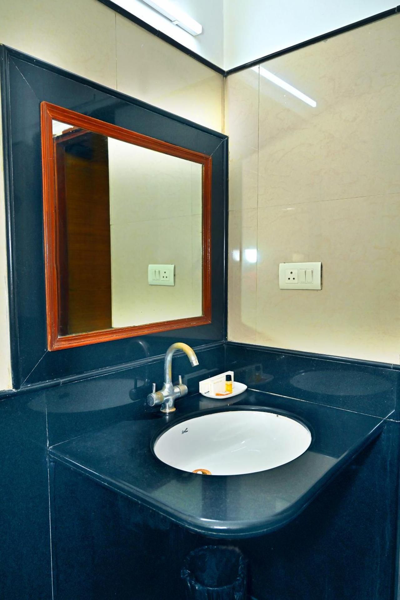 Hotel Rajhans International AC Executive Room 21