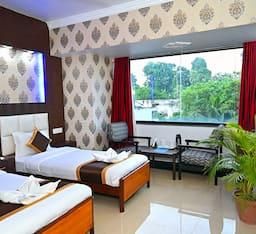 Hotel Rajhans International AC Executive Room 9