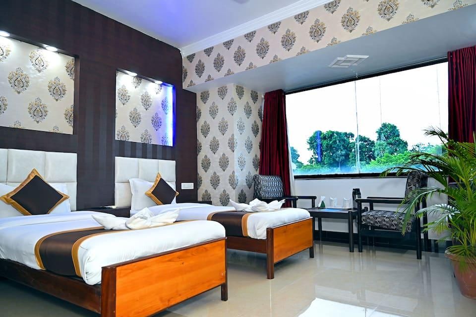 Hotel Rajhans International AC Executive Room 8