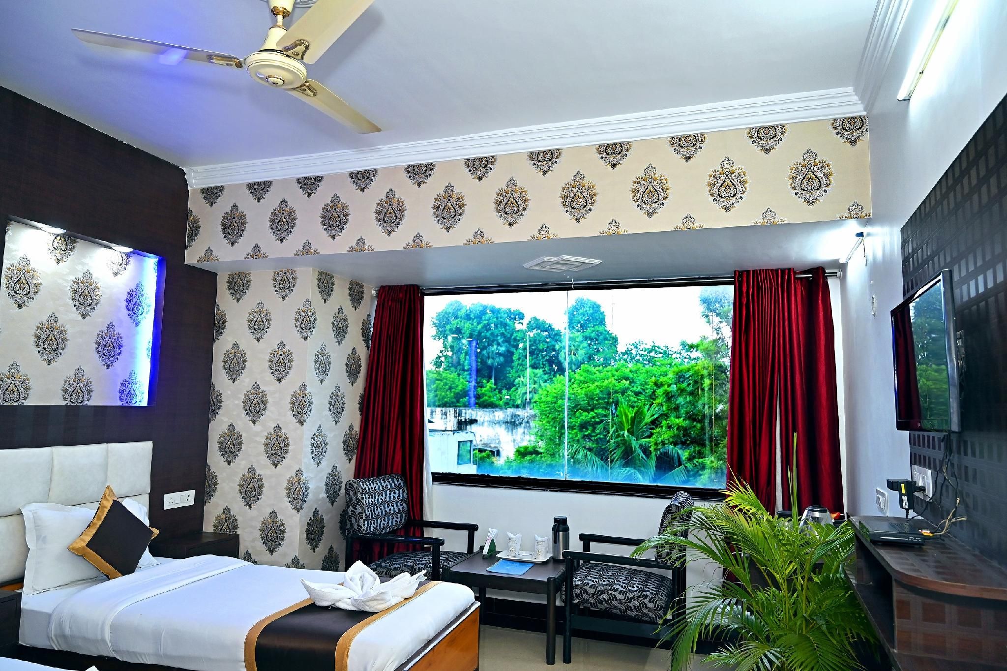 Hotel Rajhans International AC Executive Room 10