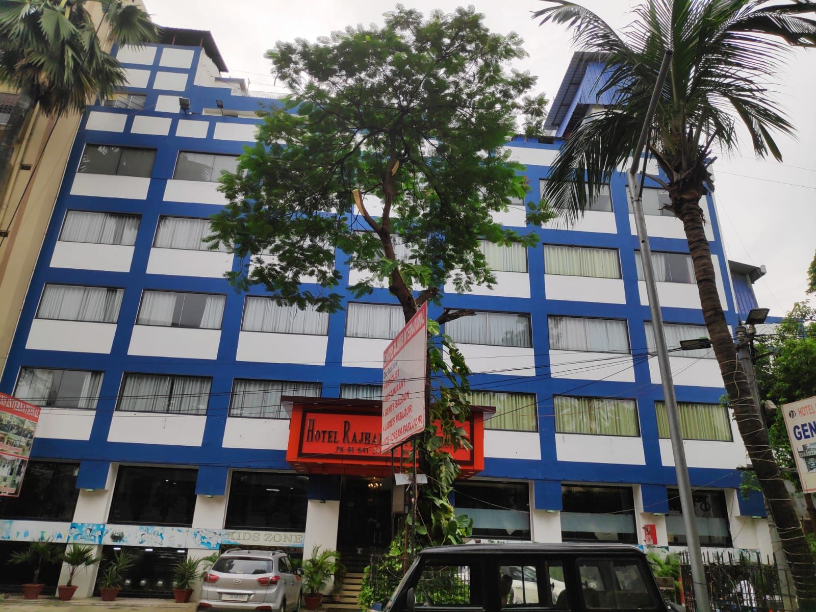 Hotel Rajhans International