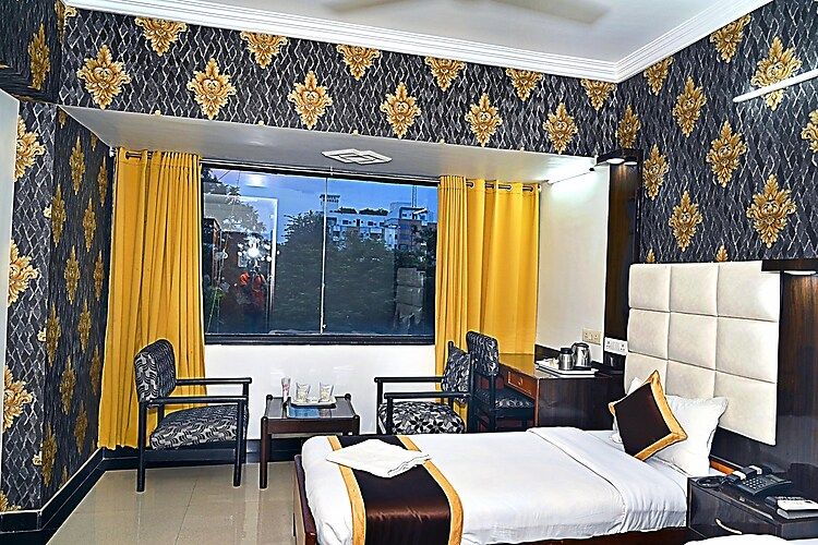 Hotel Rajhans International AC Executive Room 7