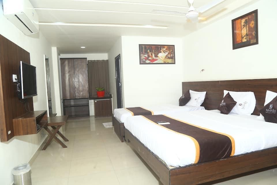 Family_Suite1_AjHPgv