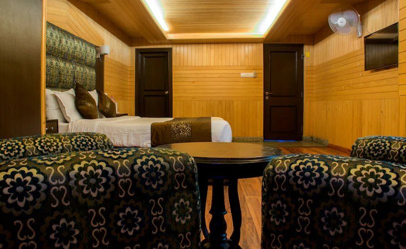 Super Deluxe Room - Hot and Cold AC