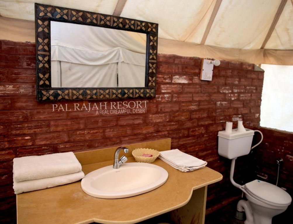 Pal Rajah Resort Deluxe Tent 9
