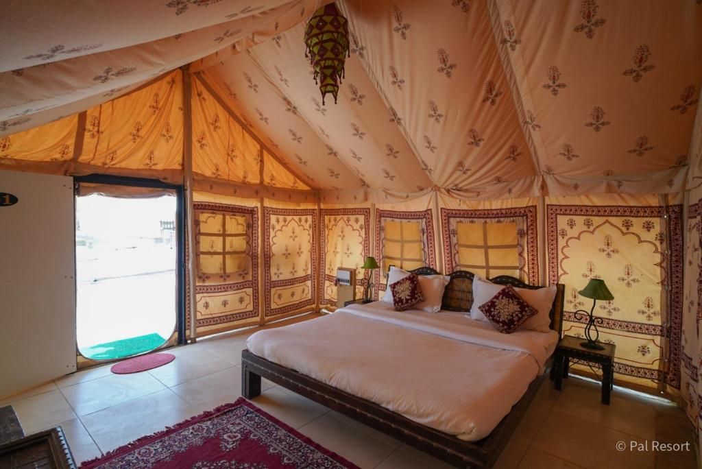 Pal Rajah Resort Deluxe Tent 7
