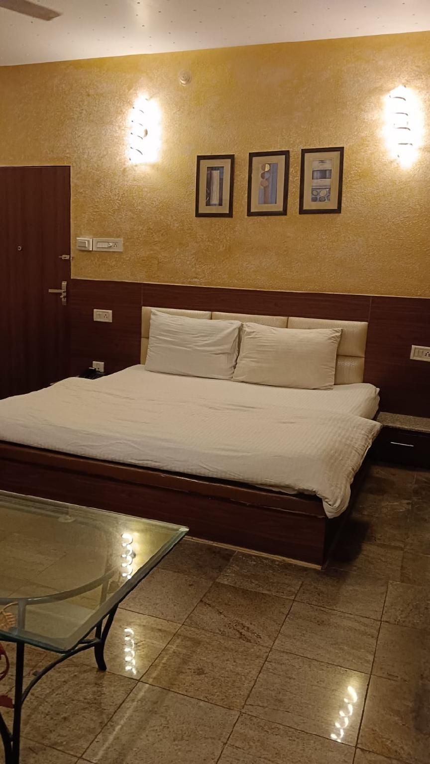 Hotel Aashyana Royal Deluxe Room 2