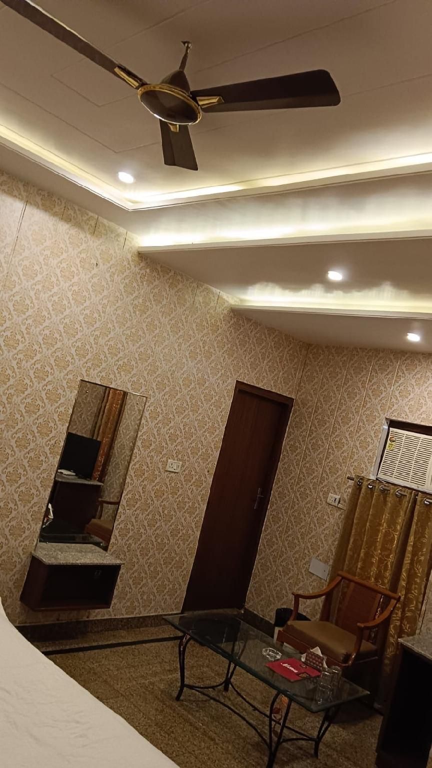 Hotel Aashyana Royal Deluxe Room 3