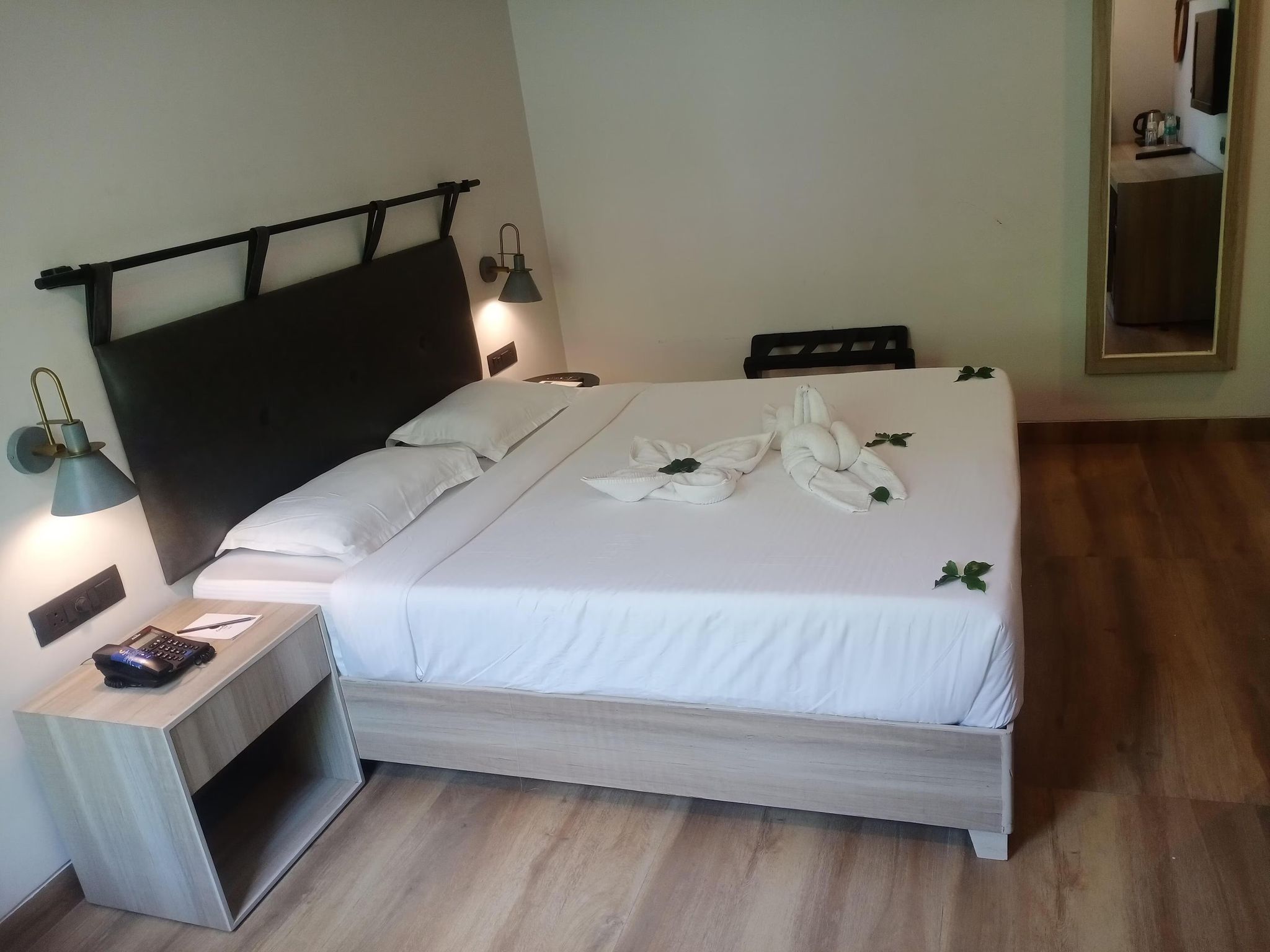 Day Use Room - 4Hrs Stay (between 12pm-8pm)