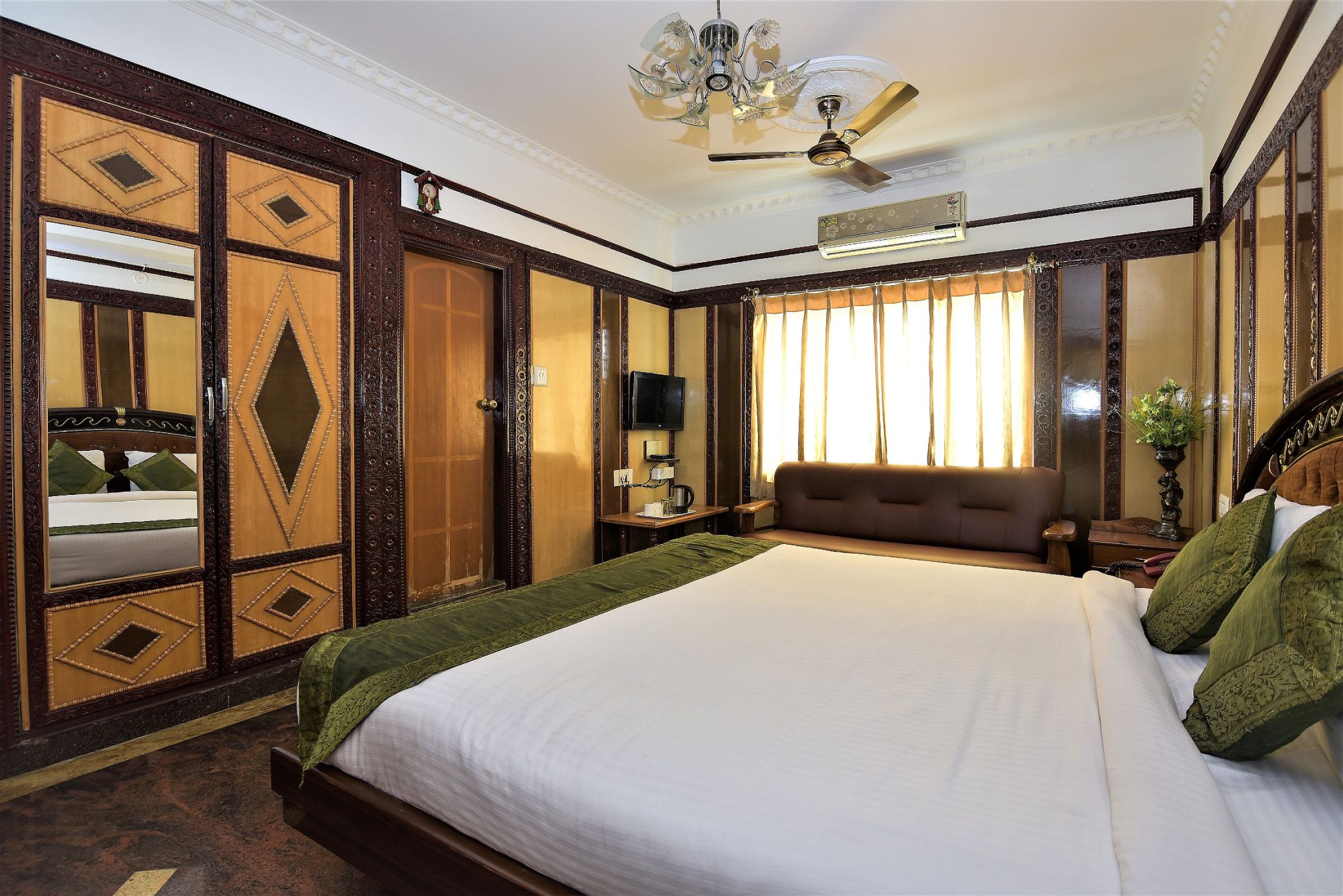 Navanidhi Comforts Double Non A/c room