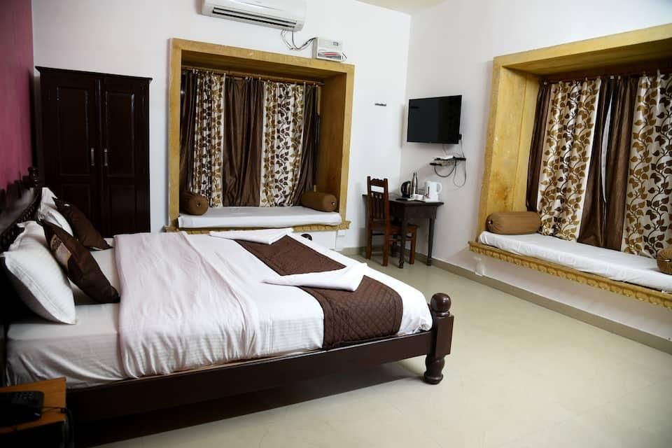 Hotel Marina Mahal with Swimming Pool Deluxe Room 8