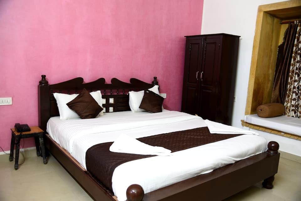 Hotel Marina Mahal with Swimming Pool Deluxe Room 9