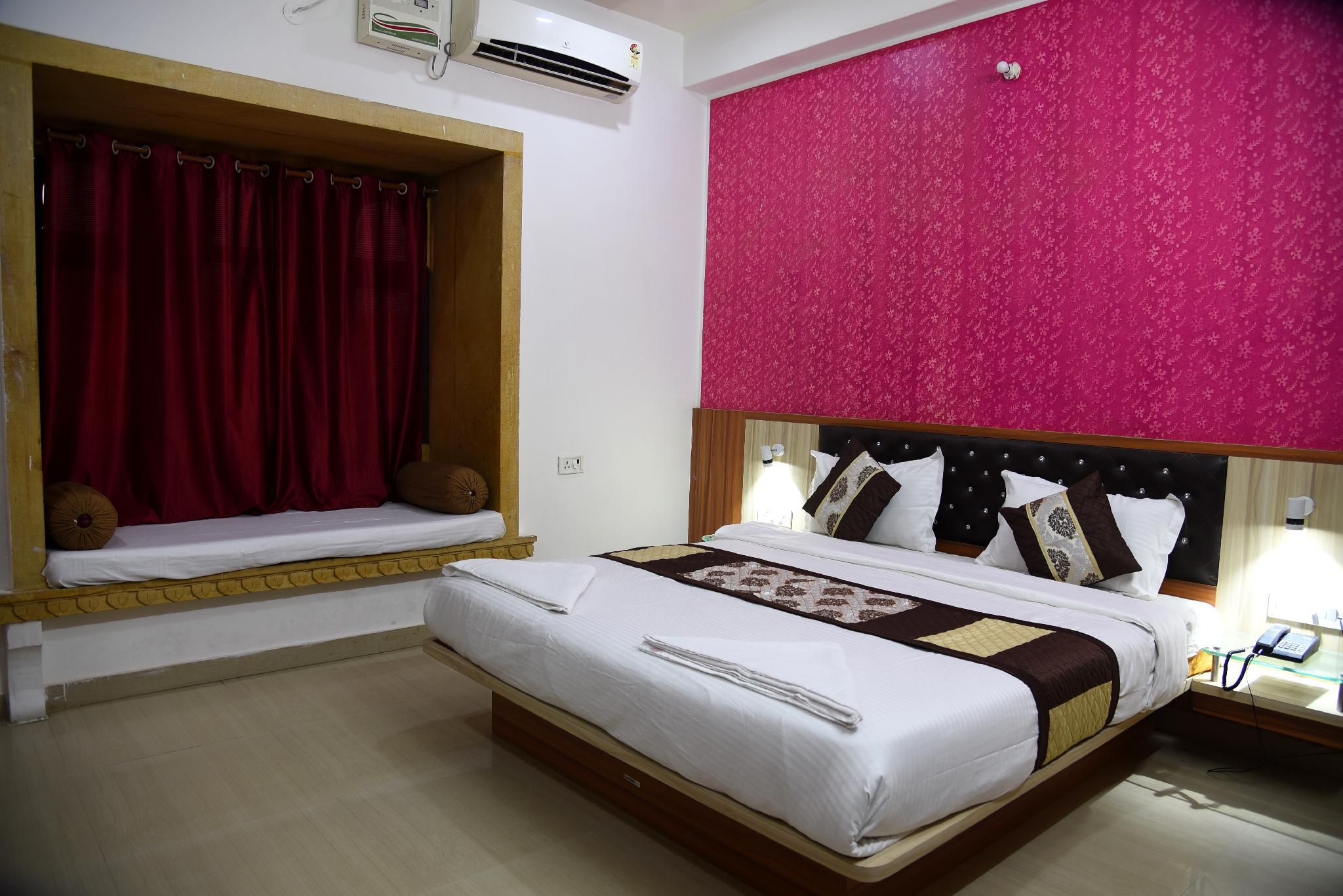 Hotel Marina Mahal with Swimming Pool Deluxe Room 8