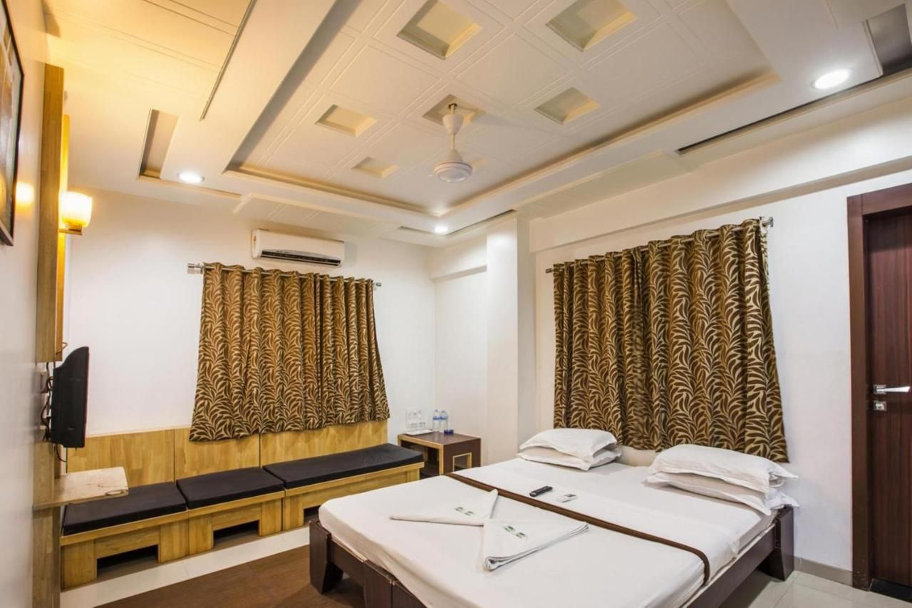 Hotel Anand Heritage Deluxe Room 2