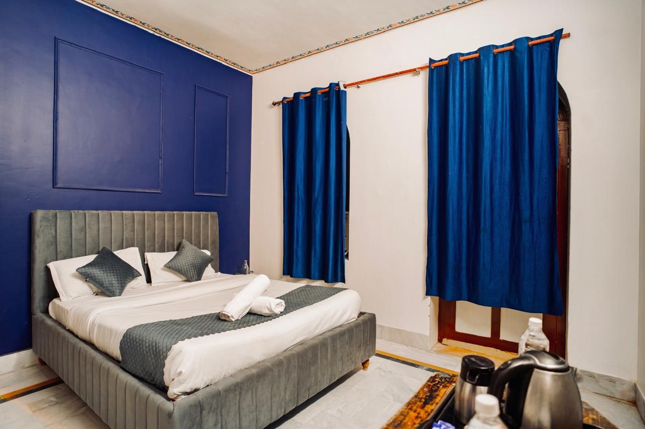 Meera Mahal Palace Standard Room 2