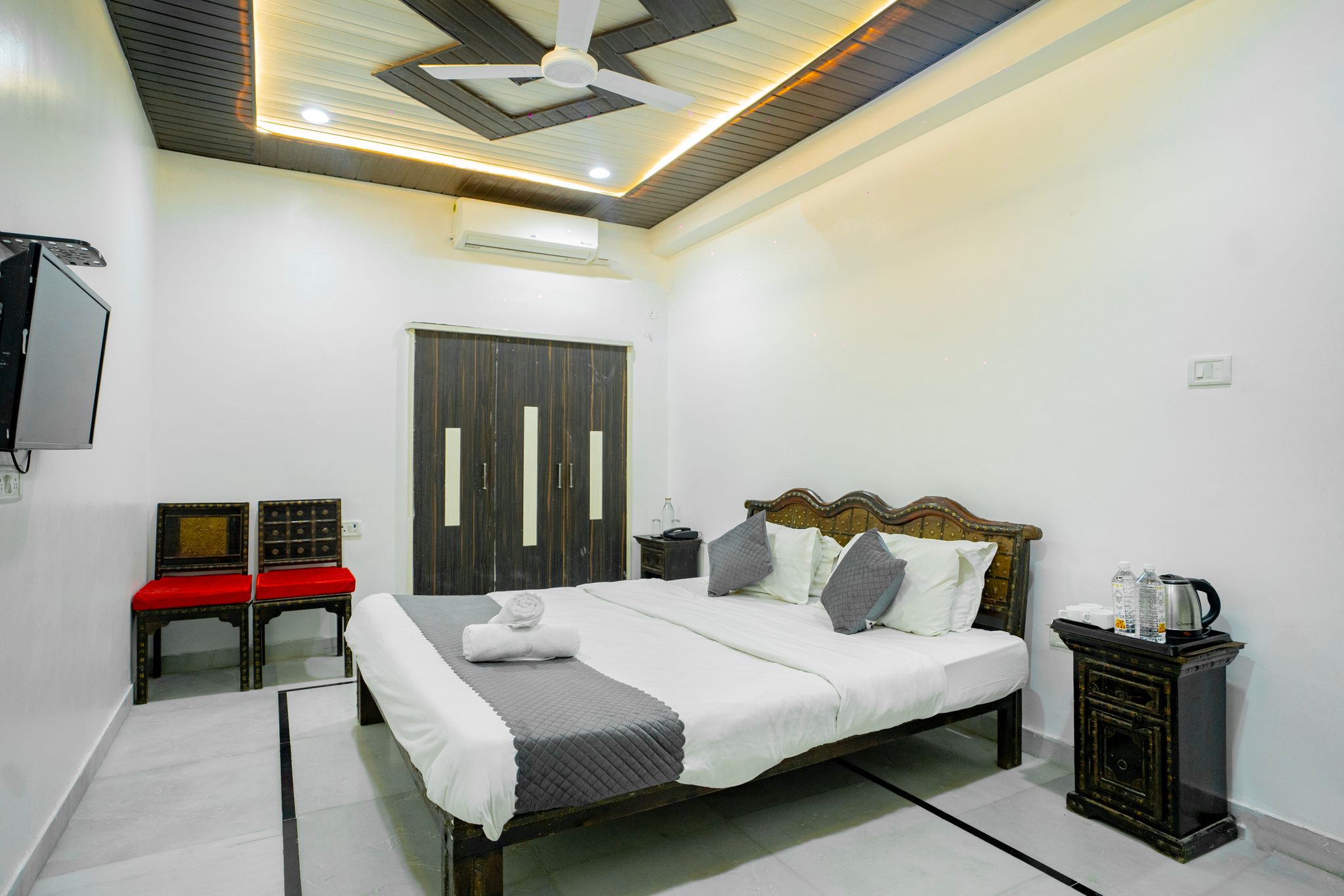 Meera Mahal Palace Standard Room 3