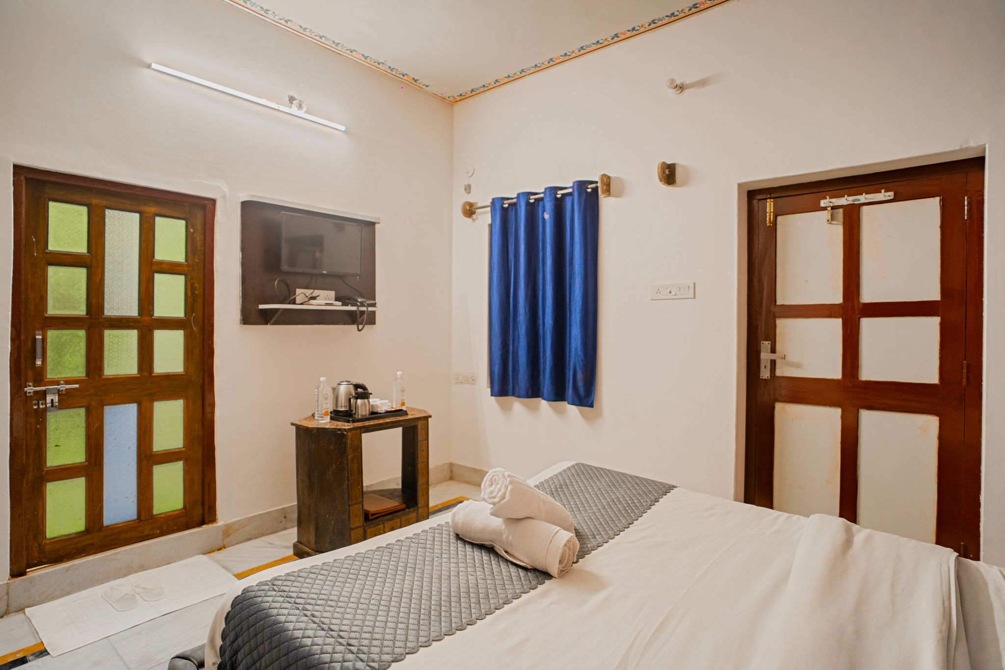 Meera Mahal Palace Standard Room 4