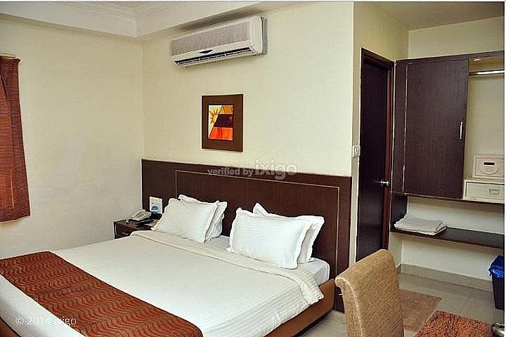 iROOMZ Sree Hotel Suncity	 Deluxe Room 4