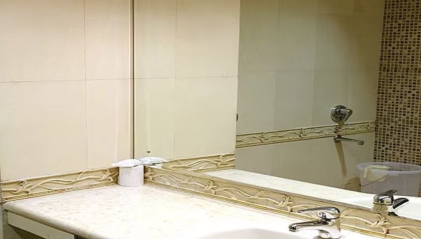 Metro 43 Deluxe Room 2