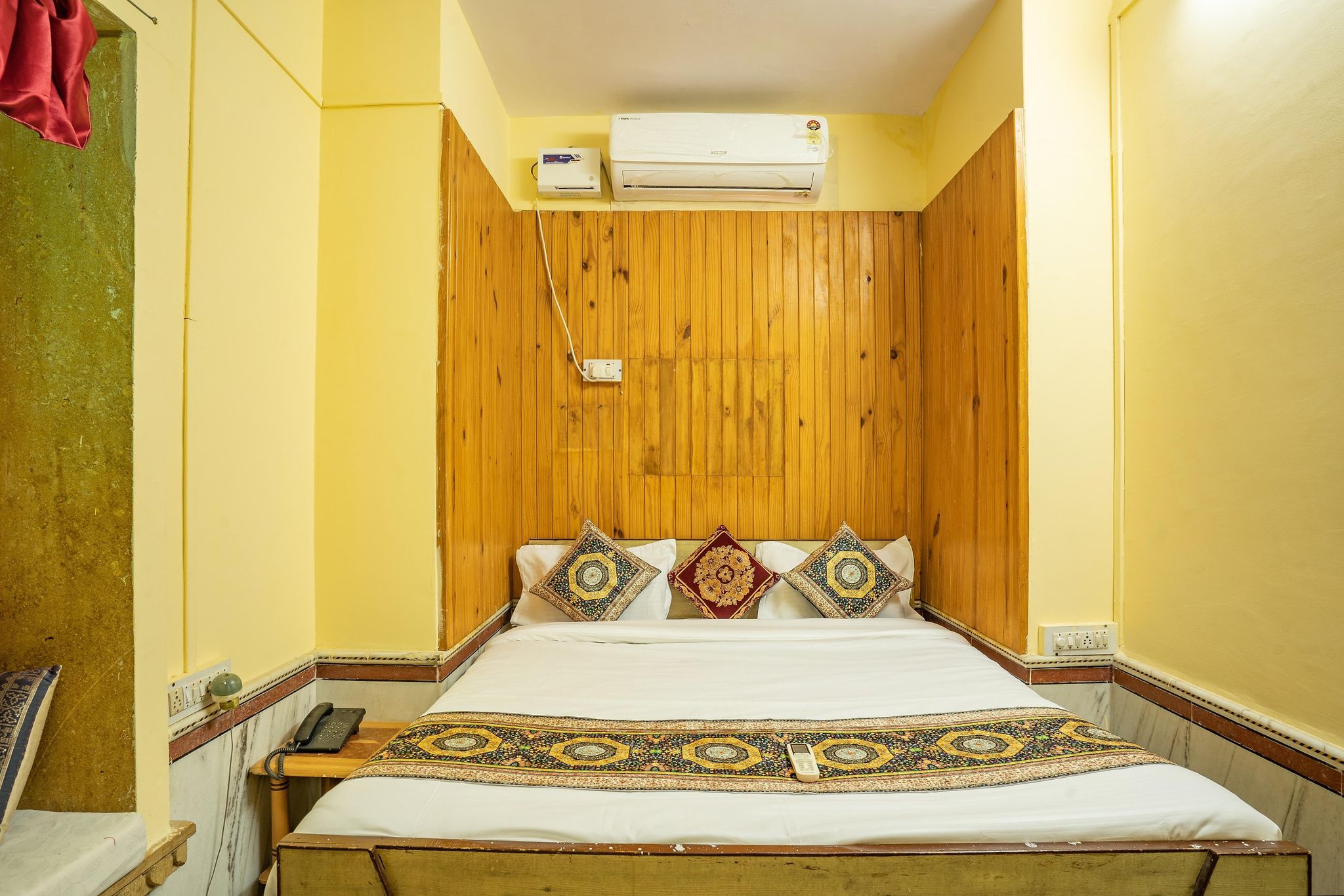 Classic Hotel Standard Room 6