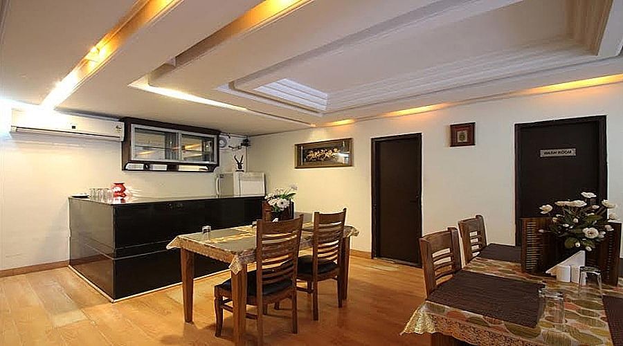 Food & Dining
