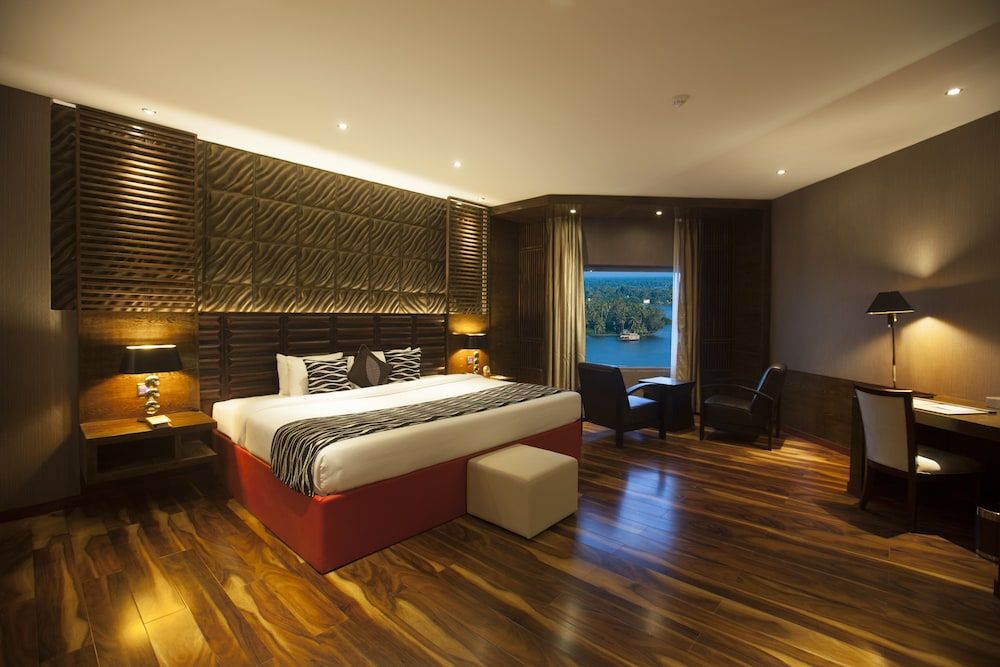 Presidential Suite, Lake View, 1 King Bed, Non-Smoking