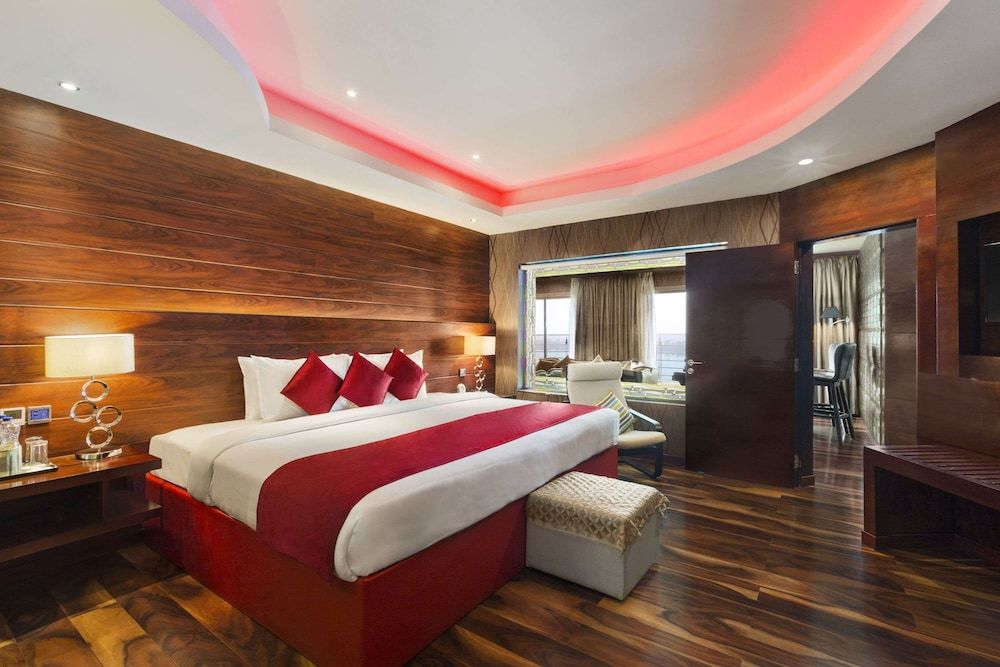 Presidential Suite, Lake View, 1 King Bed, Non-Smoking