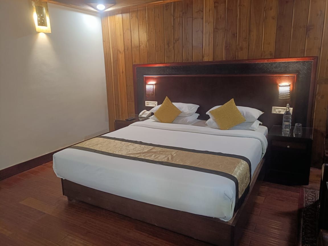 Tropical Cottage Room