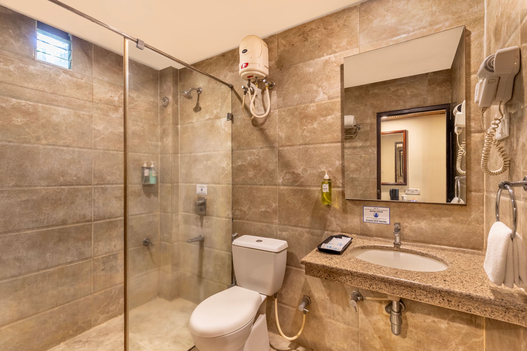 Aqua Pool View Room