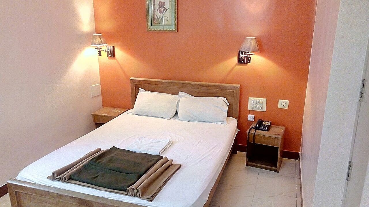 Hotel Athithi Deluxe Double Non Ac Room 2