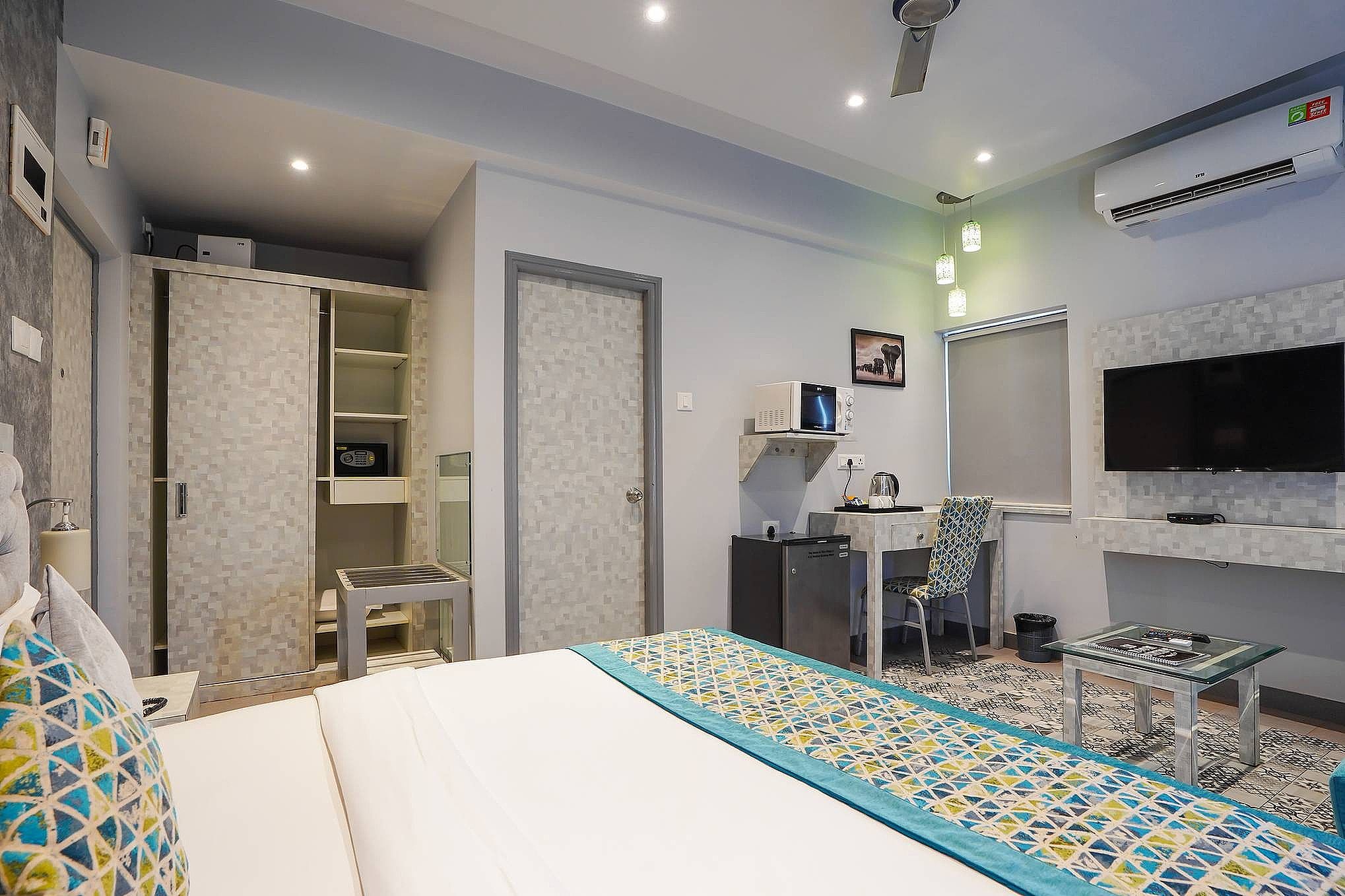 La Sunila Suites and Villas by WSI Luxury Room With Balcony 4