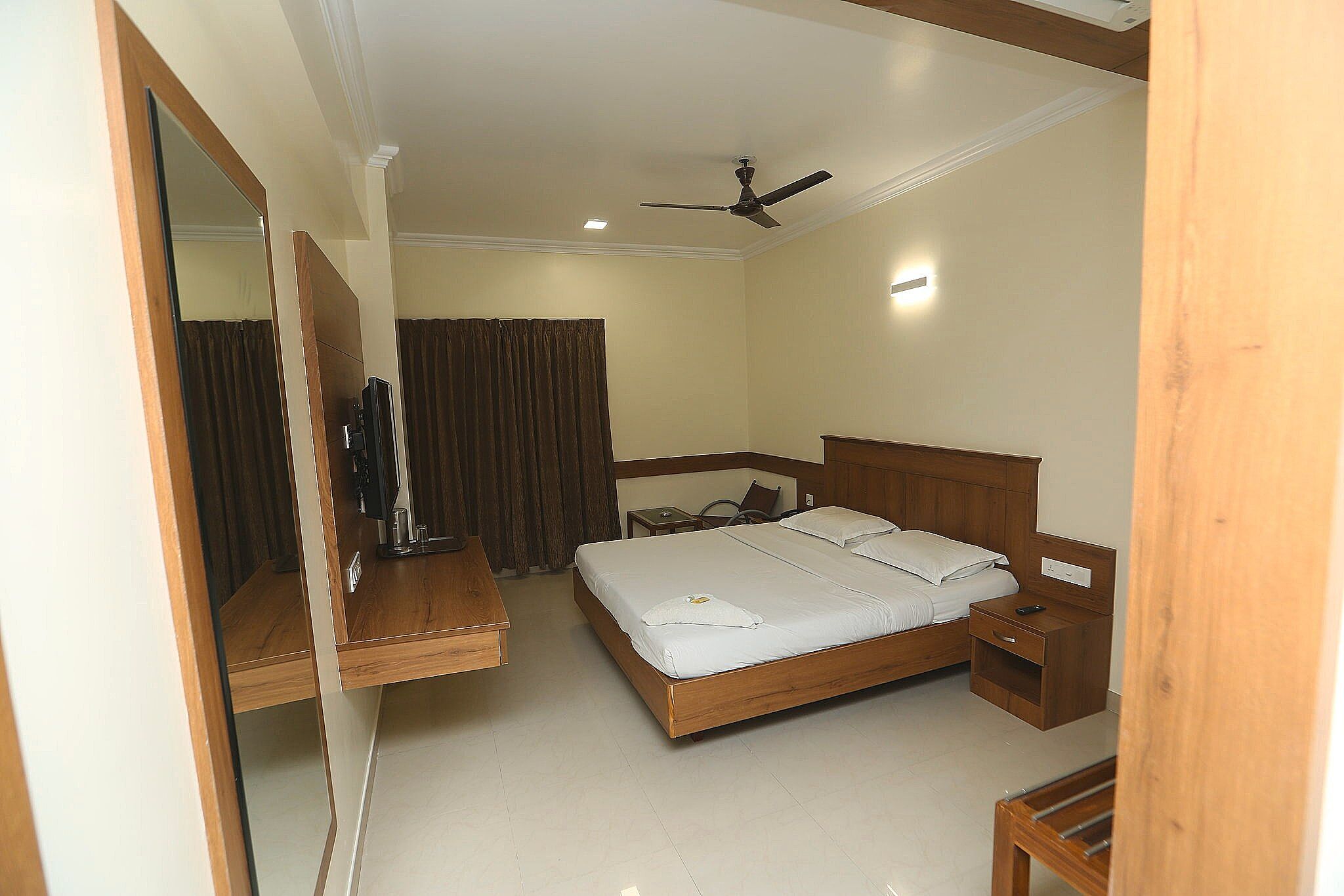 Legend's Inn Deluxe Room 3