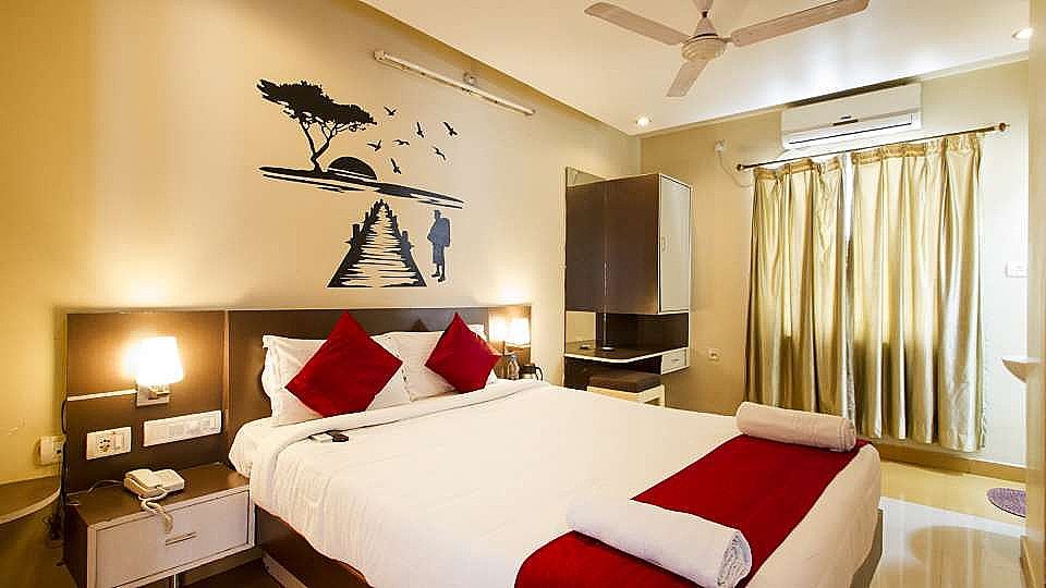 EXECUTIVE ROOM