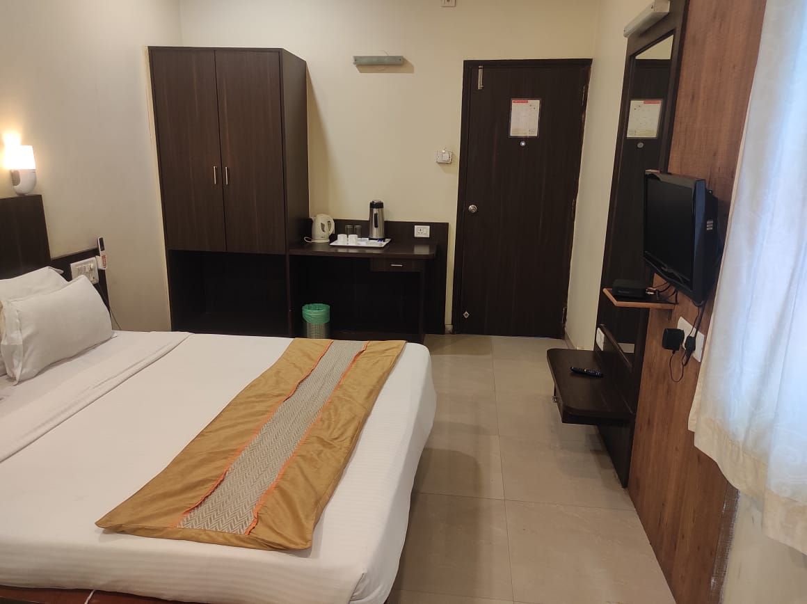 Hotel Atria, Kolhapur Deluxe AC Room 2