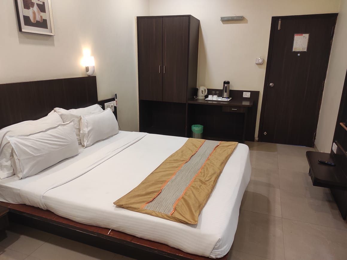 Hotel Atria, Kolhapur Deluxe AC Room 3