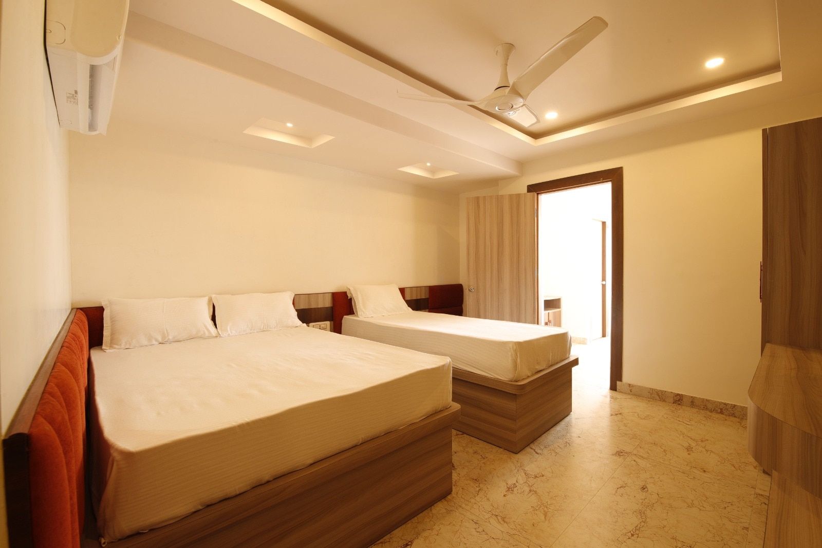INACTIVE - Executive Five bed room front view sea facing