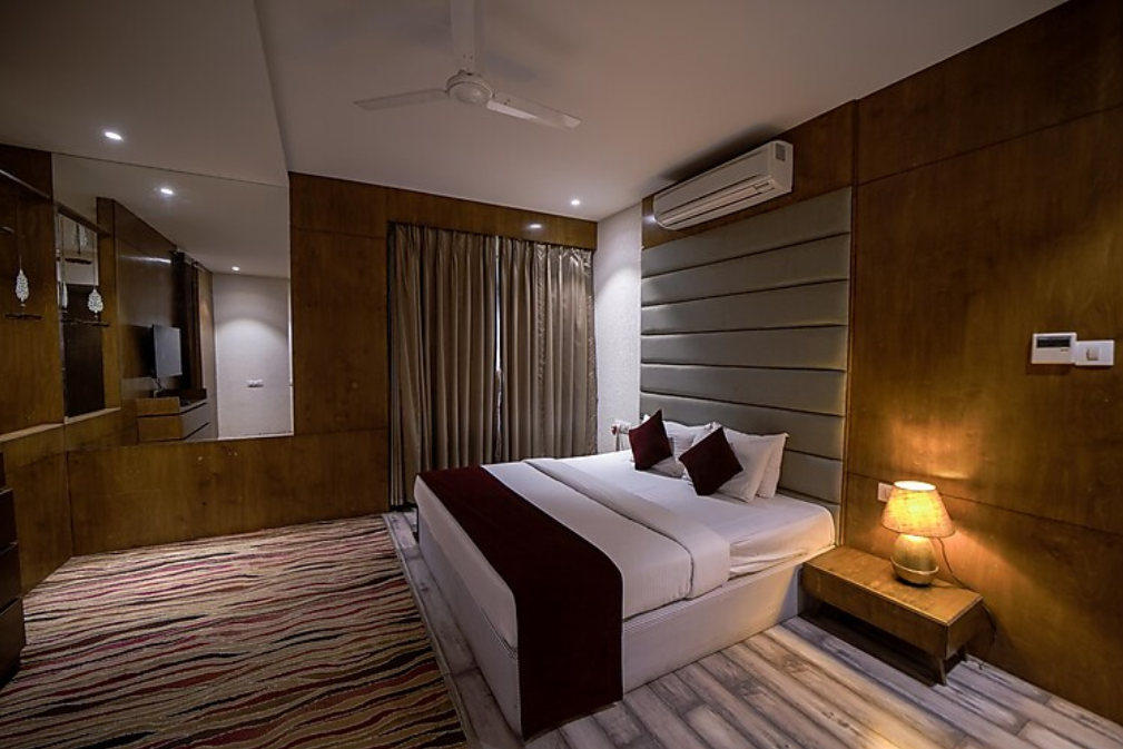 PRESIDENTIAL SUITES