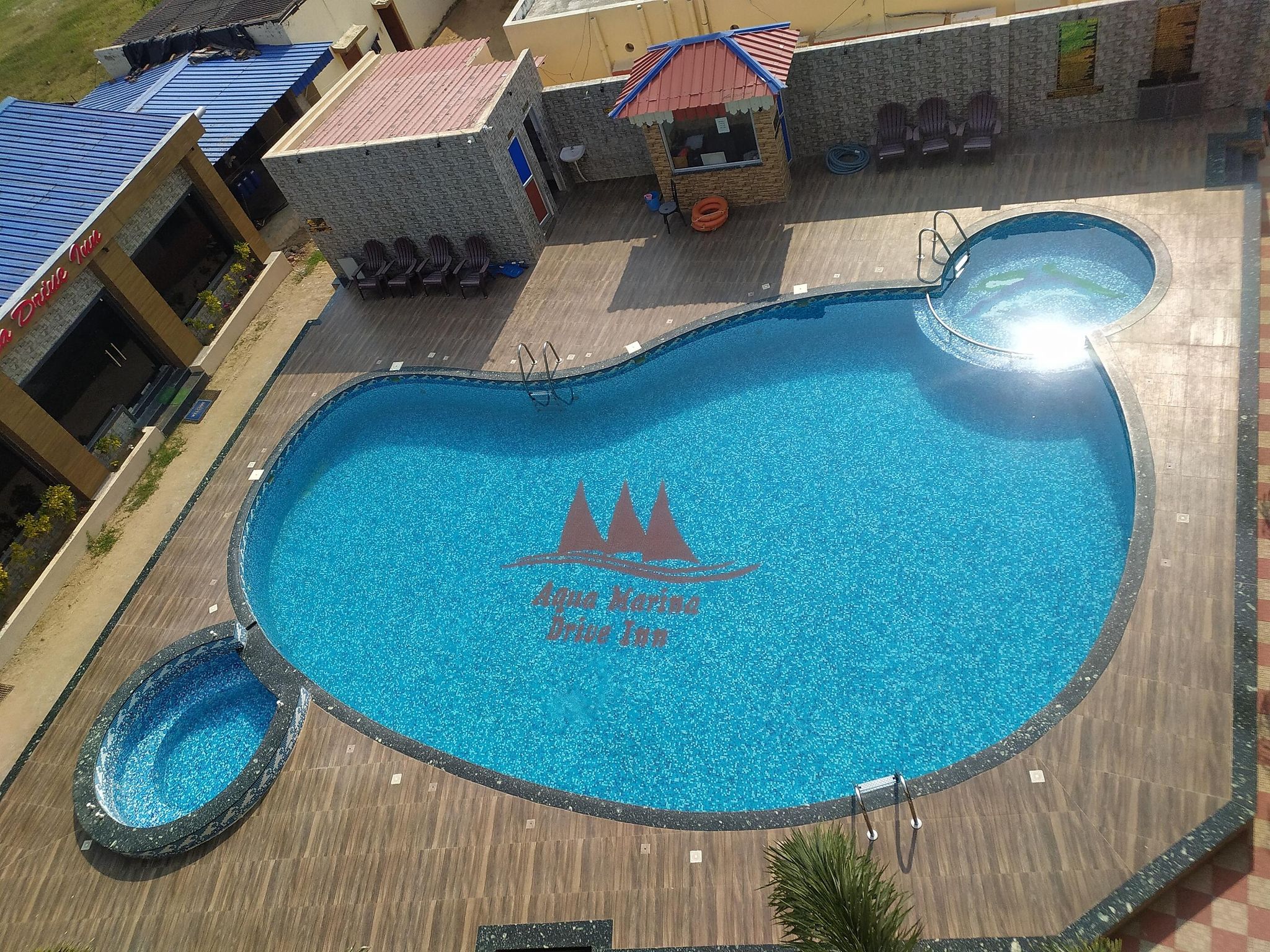 undefined Aqua Marina Drive Inn 5