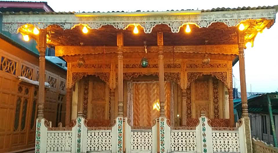 undefined Young Bombay Group of Houseboats 6