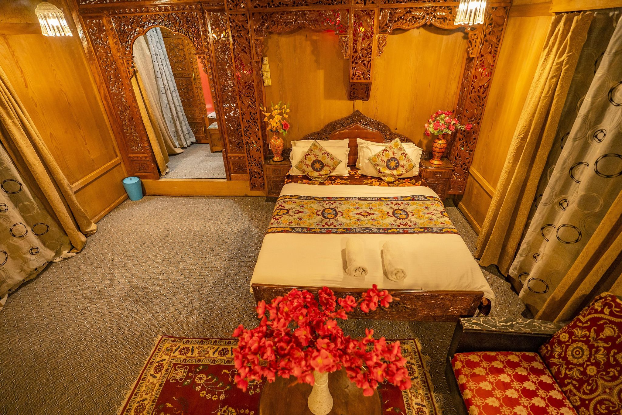 Young Bombay Group of Houseboats Executive Room with 90 Mints Shikara Ride 2