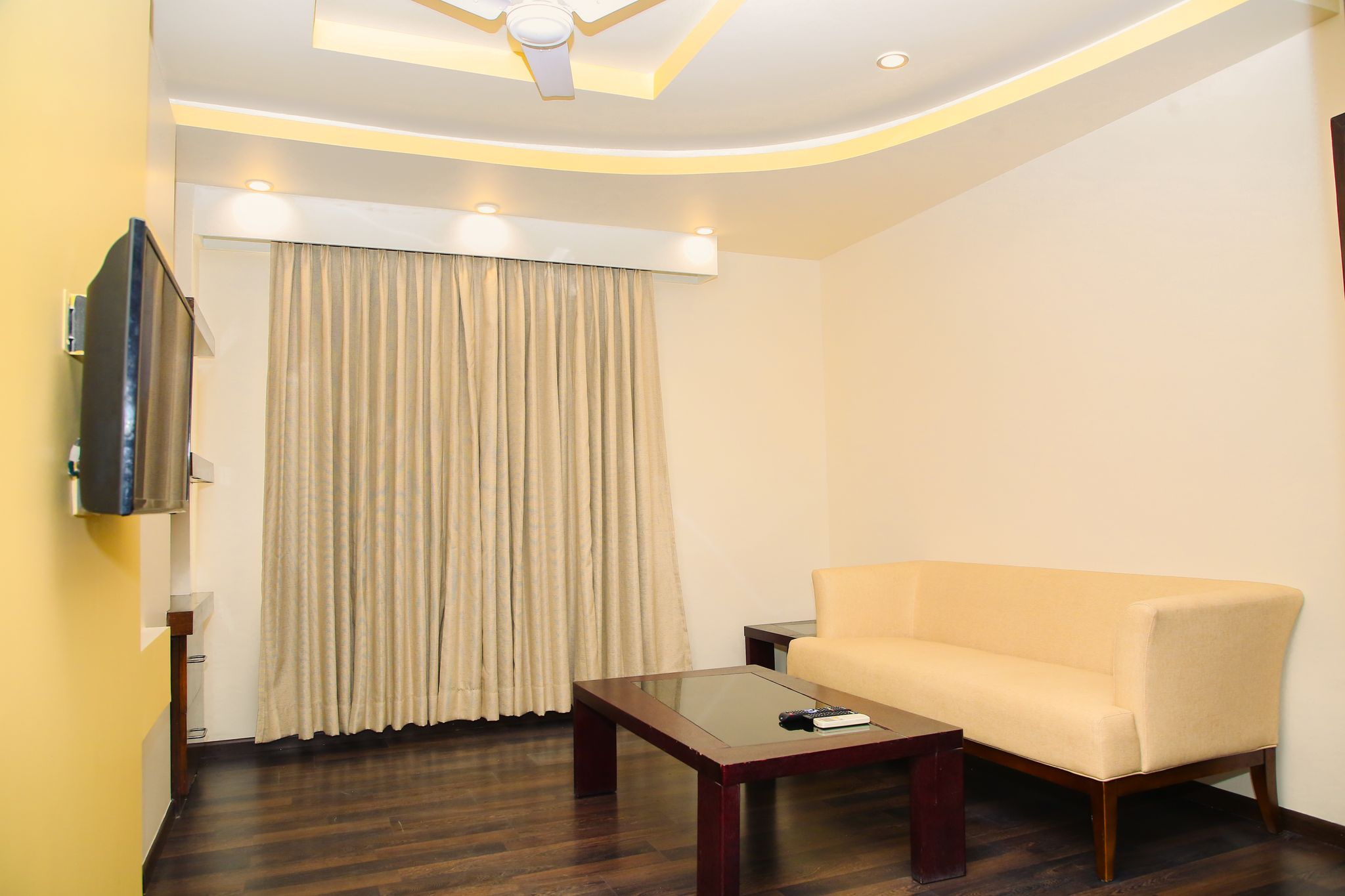 BloomSuites I Electronic City Signature Suite King 8