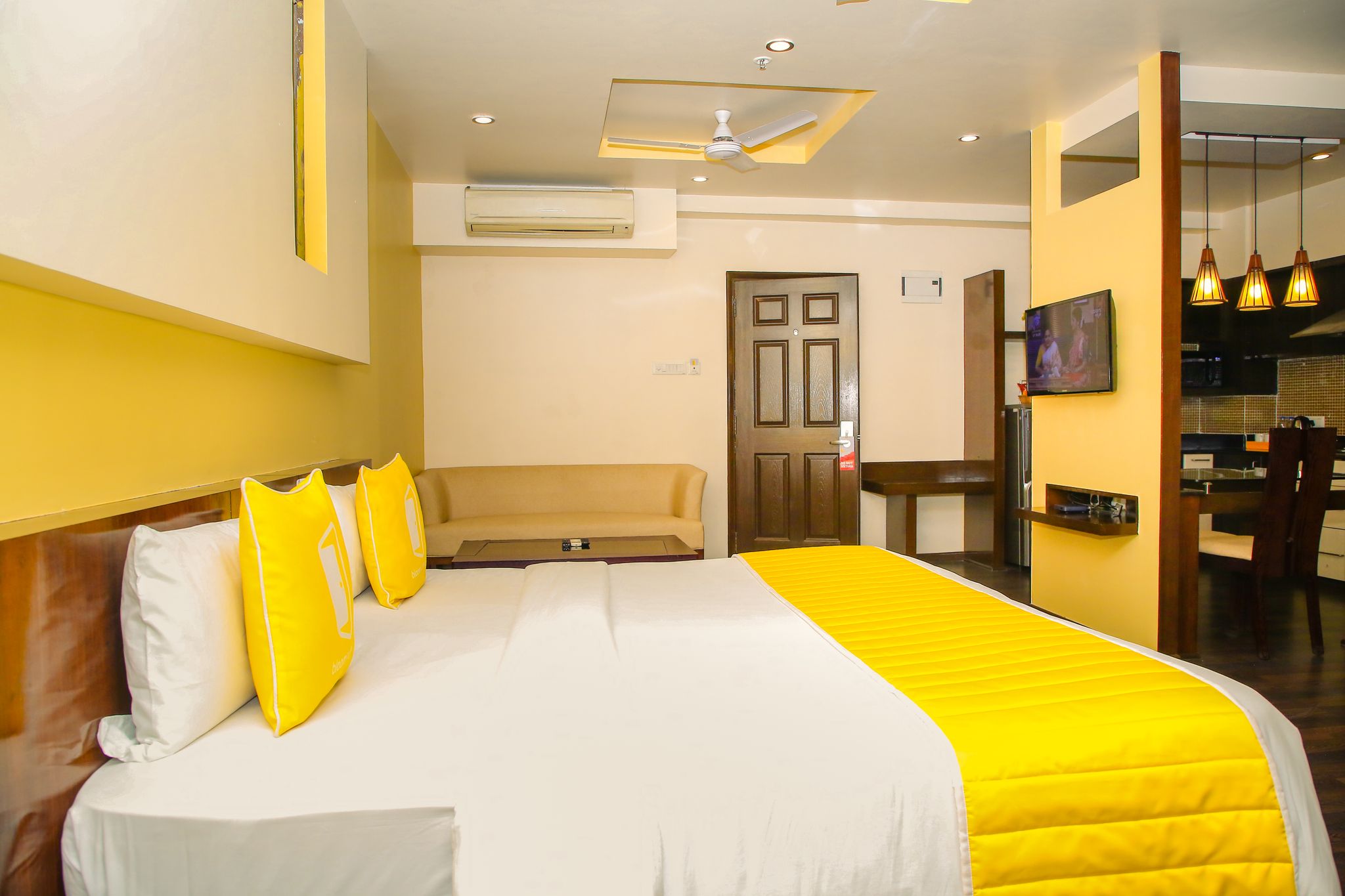 BloomSuites I Electronic City Signature Suite King 3