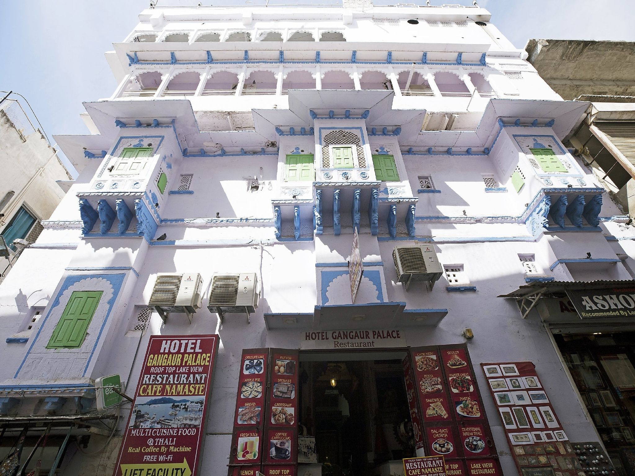 Gangaur Palace on Lake Pichola
