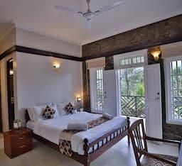 Chithirapuram Palace Super Deluxe Room with Balcony 12