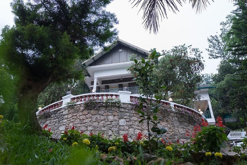 Chithirapuram Palace Super Deluxe Room with Balcony 5