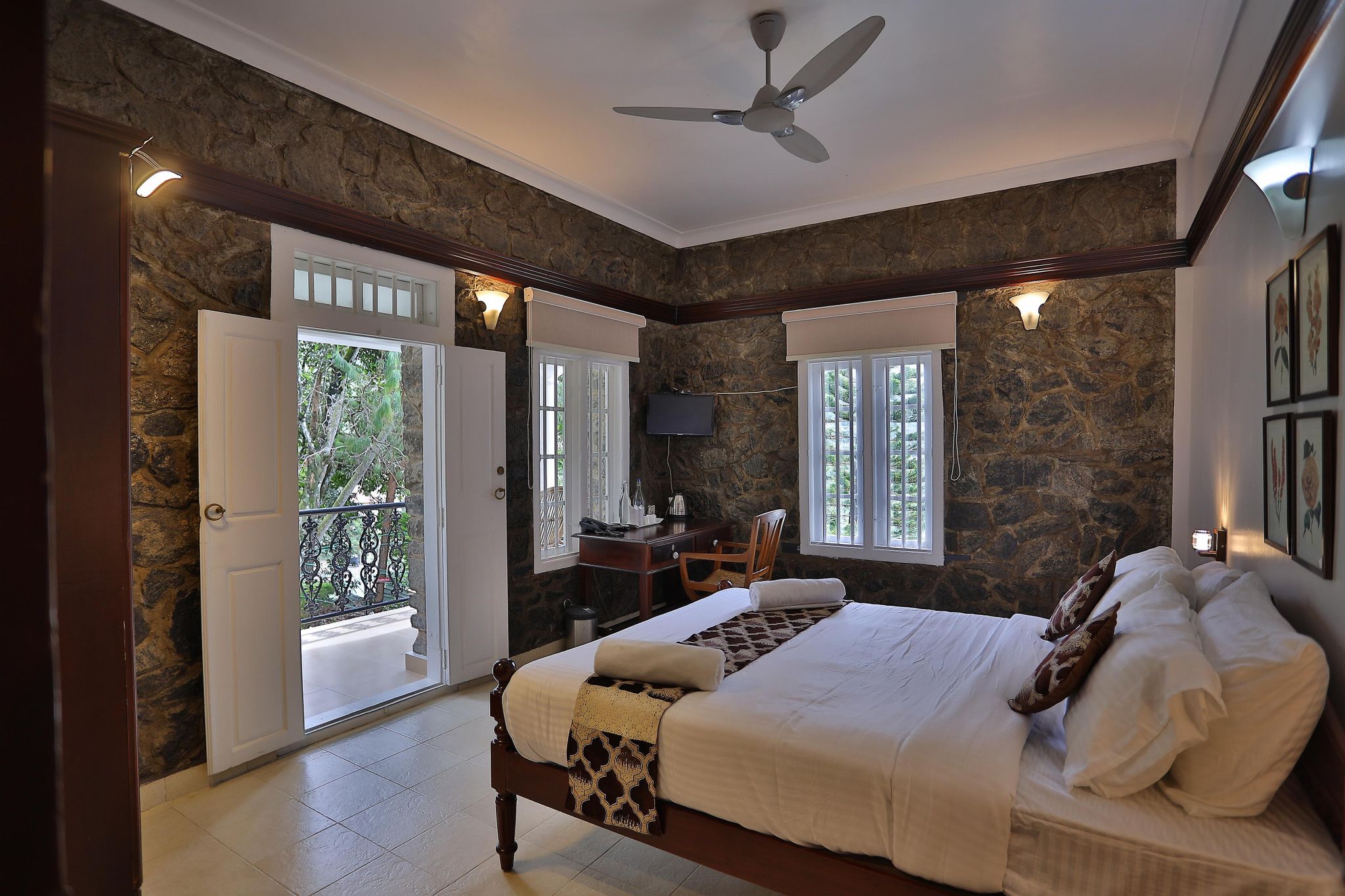 Chithirapuram Palace Super Deluxe Room with Balcony 9