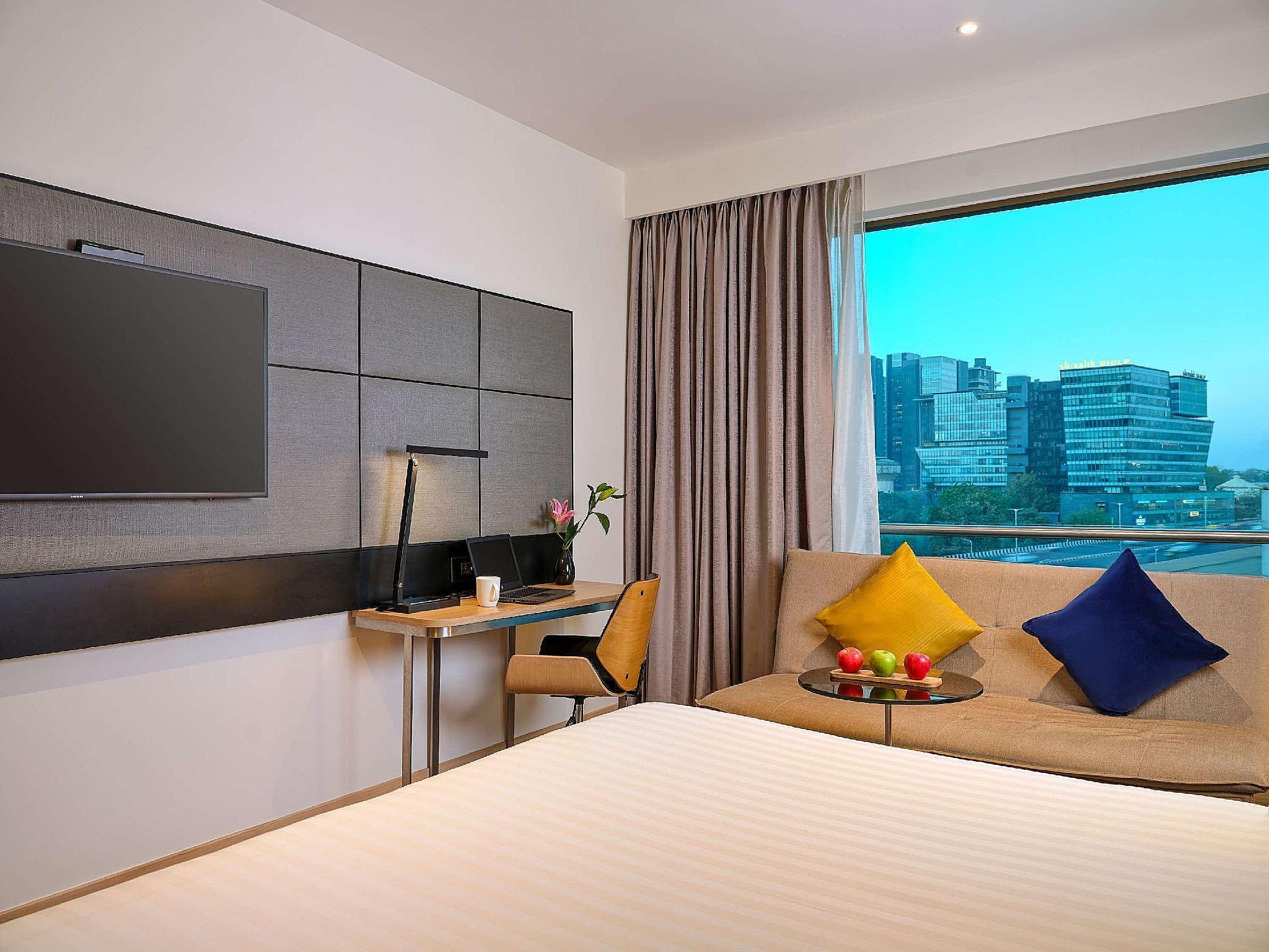 Premier Room - King Bed on Exclusive floor with Premier Lounge access
