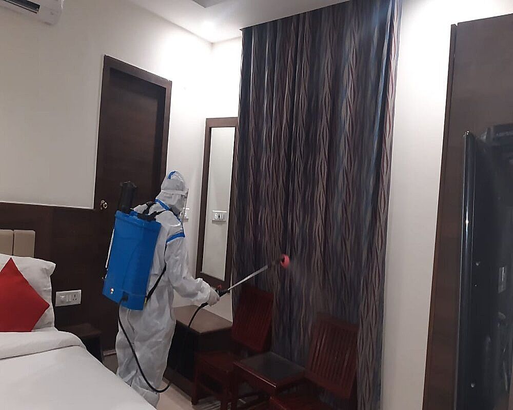 Hotel Bandhan Deluxe Room 4